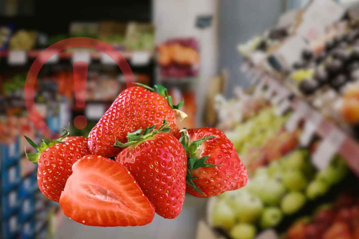 Bisogna fare attenzione alle fragole che compri al supermercato 